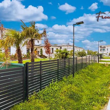 Disneyland 13Min - Kingsize Bed - Private Parking - Terrace - Calm Village Ferrières-en-Brie Buitenkant foto